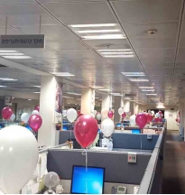 בלונים מודפסים קשירה לכיסאות