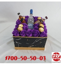 קופסא פרחים בסגול מתנה מושלמת 