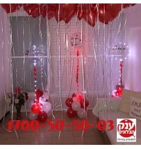עיצוב בלונים שקופים עם אורות לד ובלוני הליום 