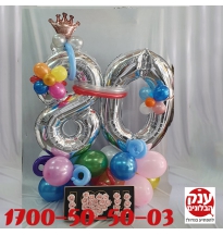 עיצוב בלונים עם פרחים מלאכותיים 