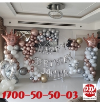 קשת בלונים עגולה עם רשת עיצוב כתר 