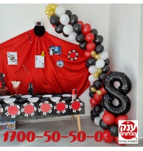 עמוד בלונים ענק בשילוב בלון מספר 