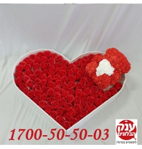 דובי פרחים עם פרחים מלאכותיים בתבנית לב 